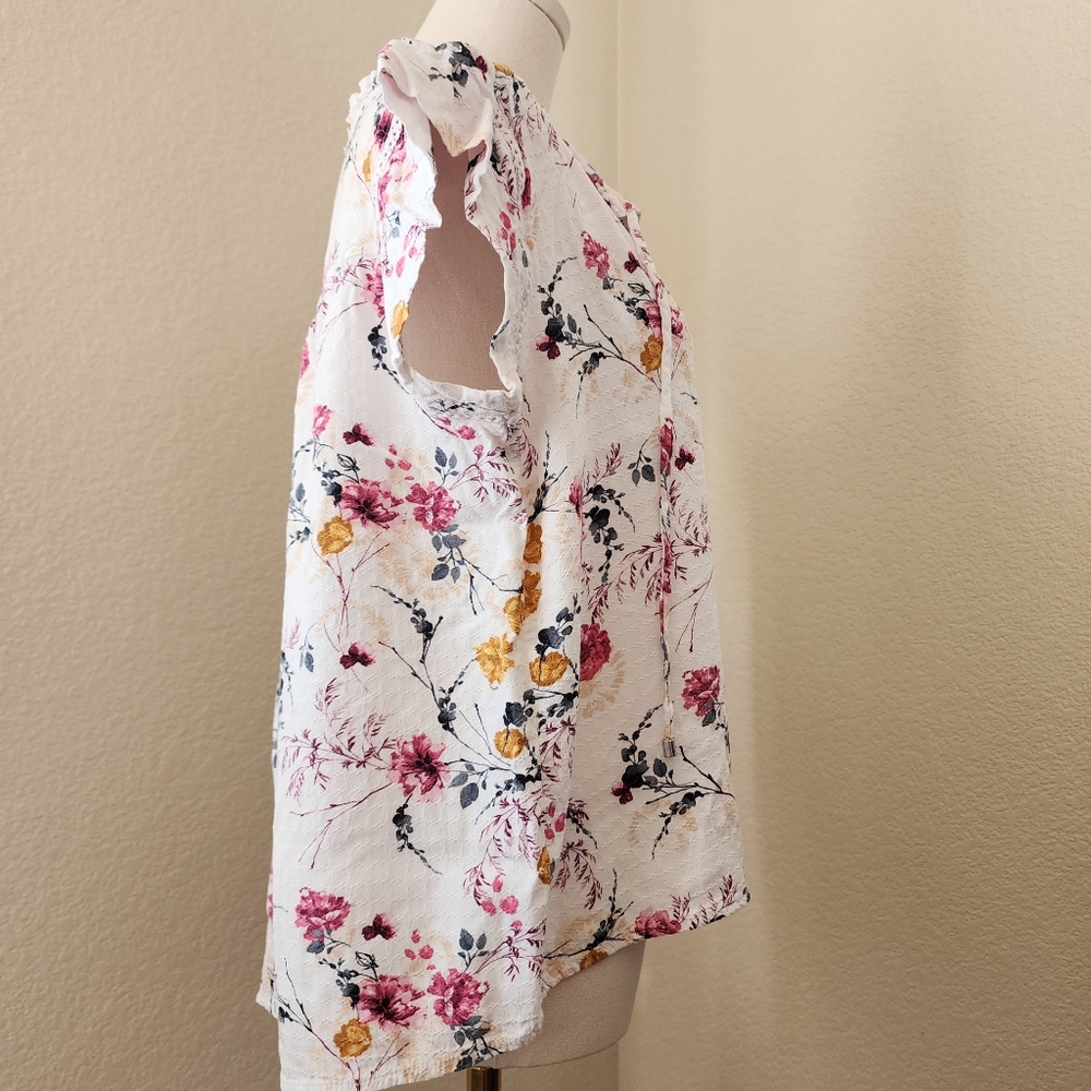 Woven floral flutter sleeve peasant top. Medium - Picture 5 of 12